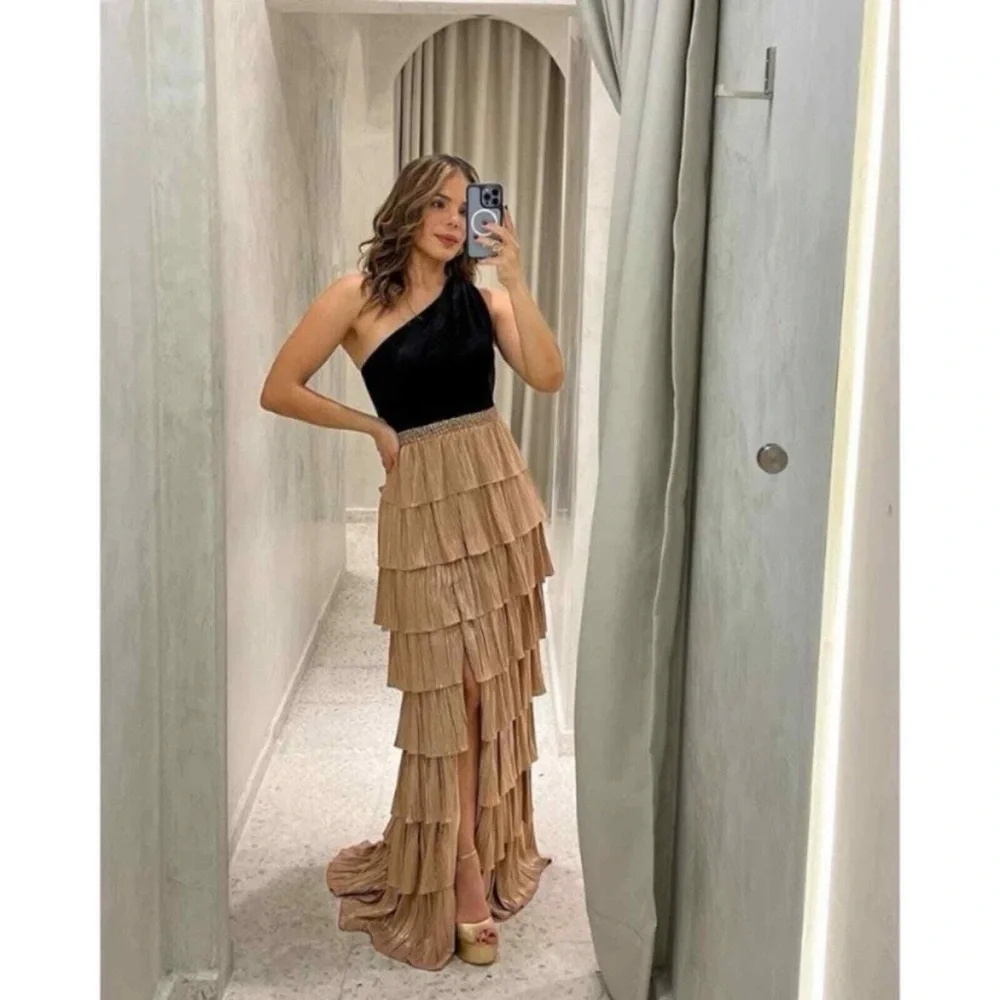 Mac Duggal Ieena One Shoulder Tiered Pleated Gown Black Gold Size 0 NWT